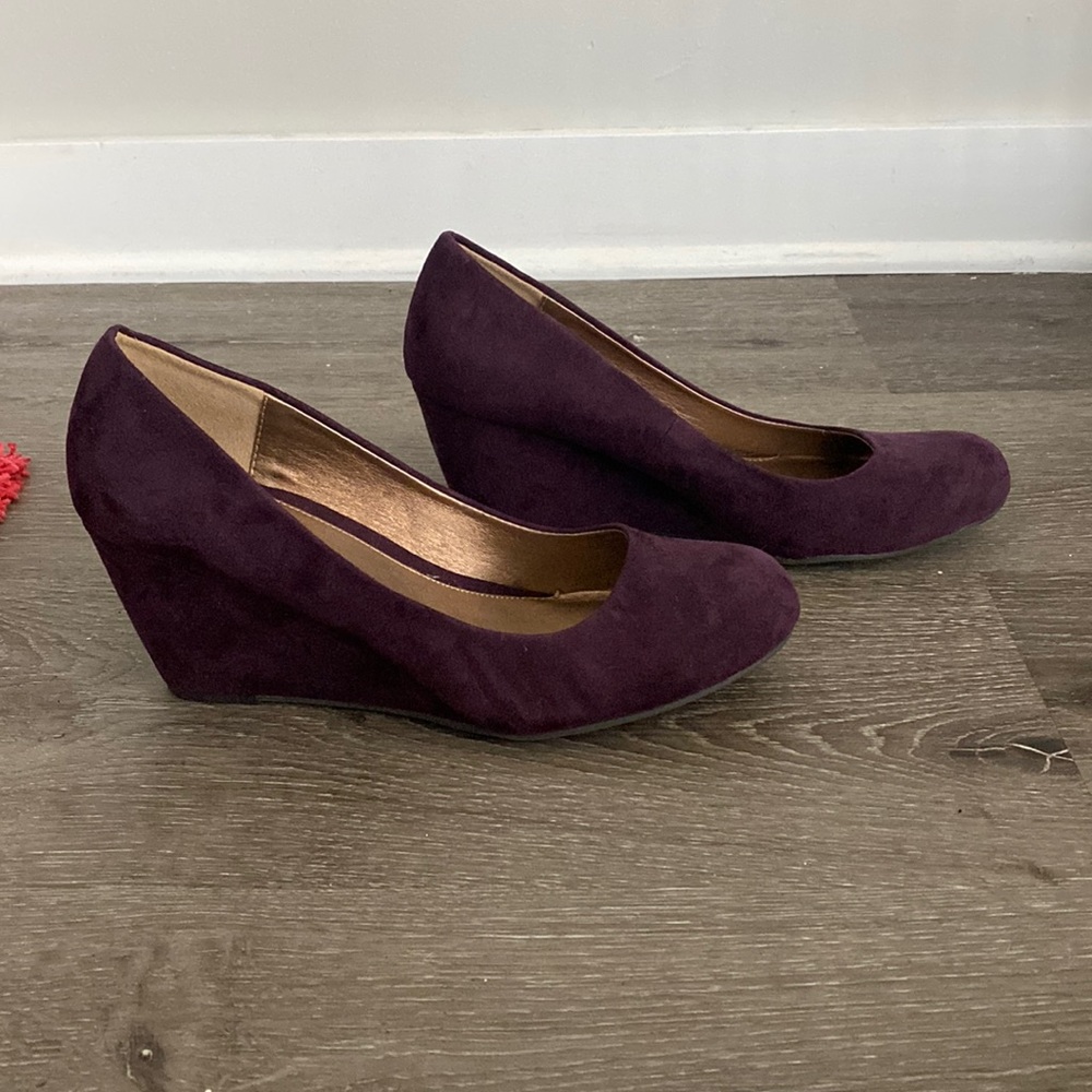 CL by Laundry size 9 plum purple wedges